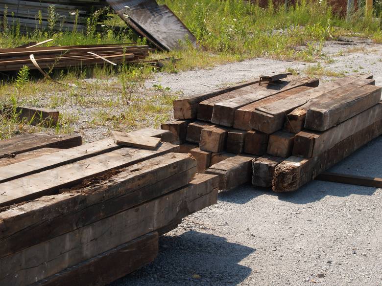 Distance timbers, angle 2 / Another angle distance shot of 2 piles.